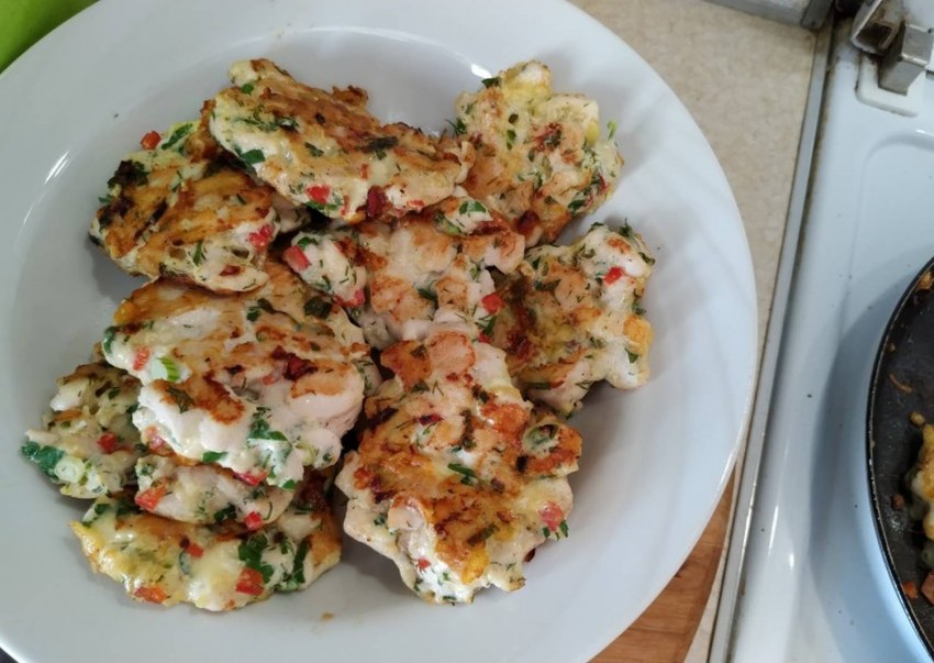 Рубленые куриные котлетки с сыром