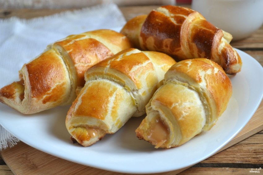 Слойка с яблочной начинкой
