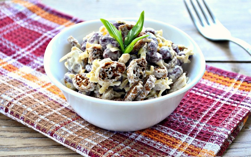 Салат с горошком и кукурузой