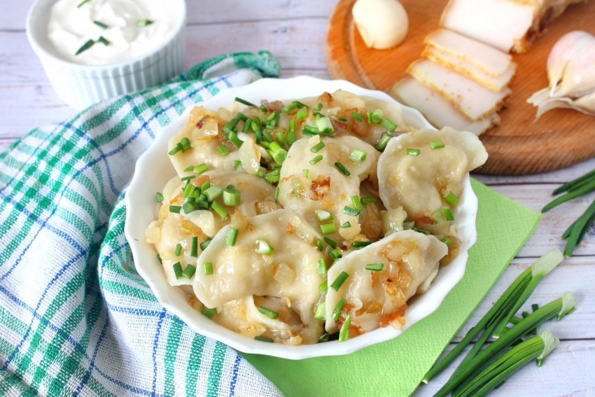 Вареники со шкварками
