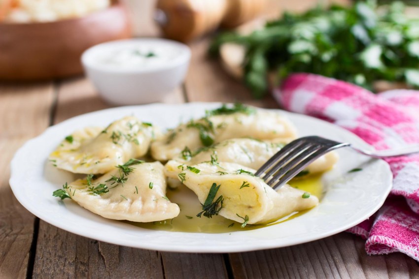 Вареники с картофелем и шкварками