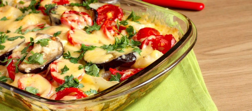 Баклажаны с чесноком и майонезом и помидорами