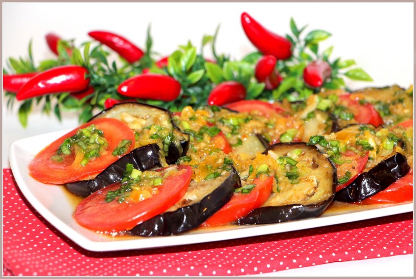 Веер из баклажанов в духовке с сыром и помидорами