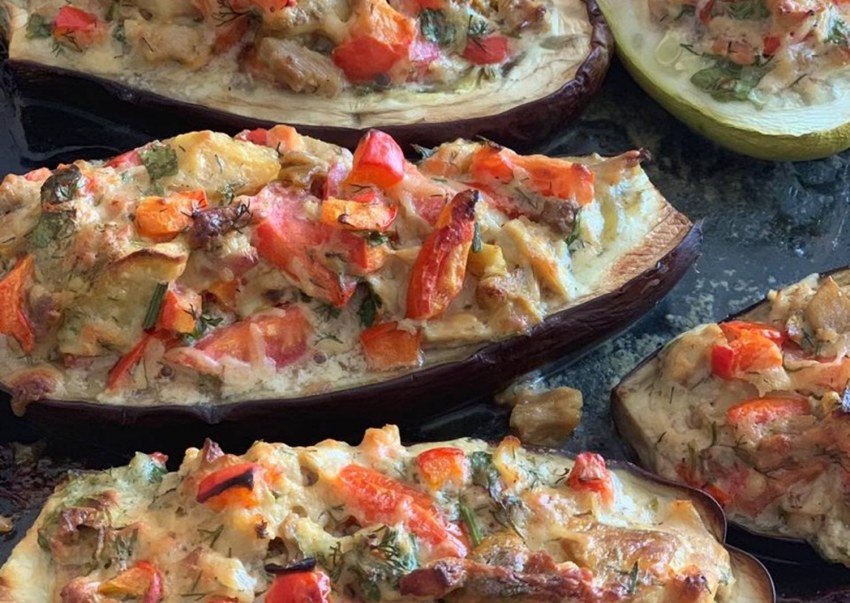 Баклажаны запечённые с помидорами и кинзой