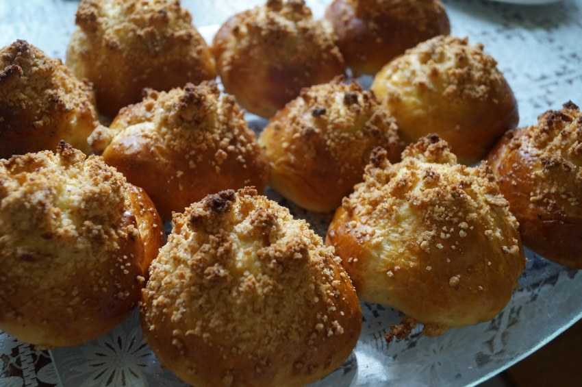 Булочка посыпанная крошкой