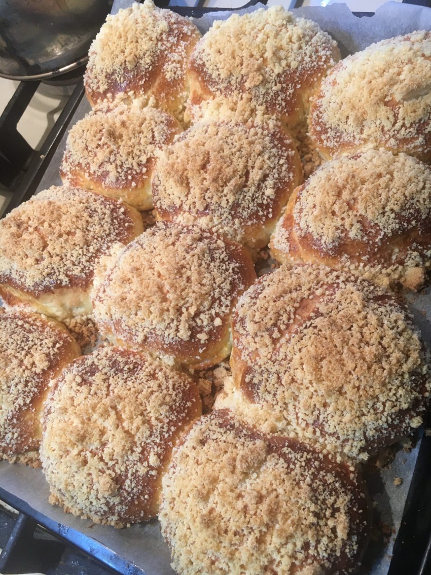 Булочки на тарелке