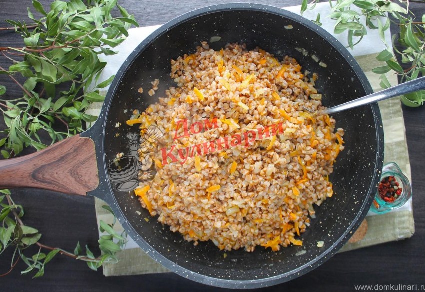 Каша гречневая с грибами и луком и морковью