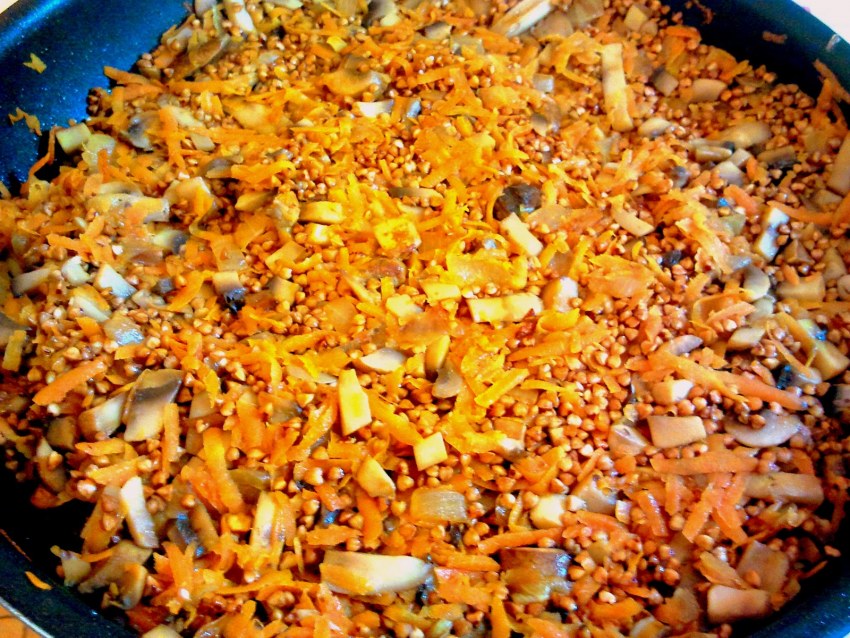 Гречка семга морковь и лук