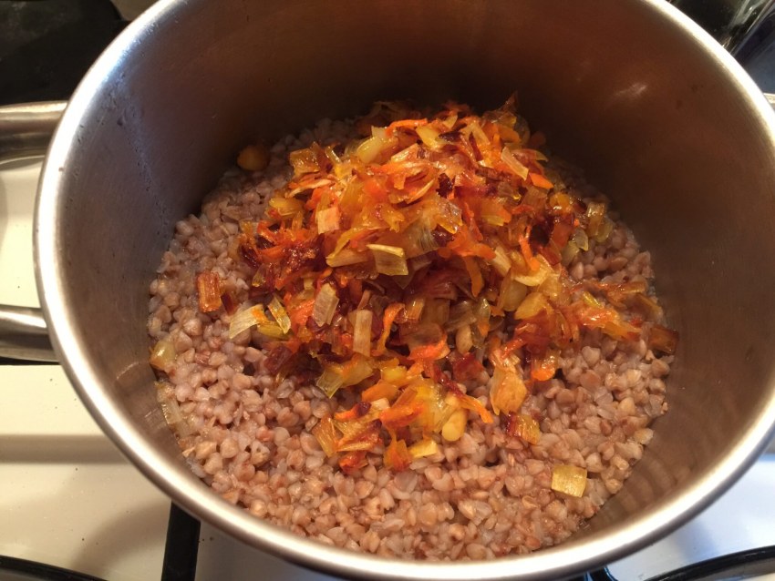 Гречка с морковкой и луком