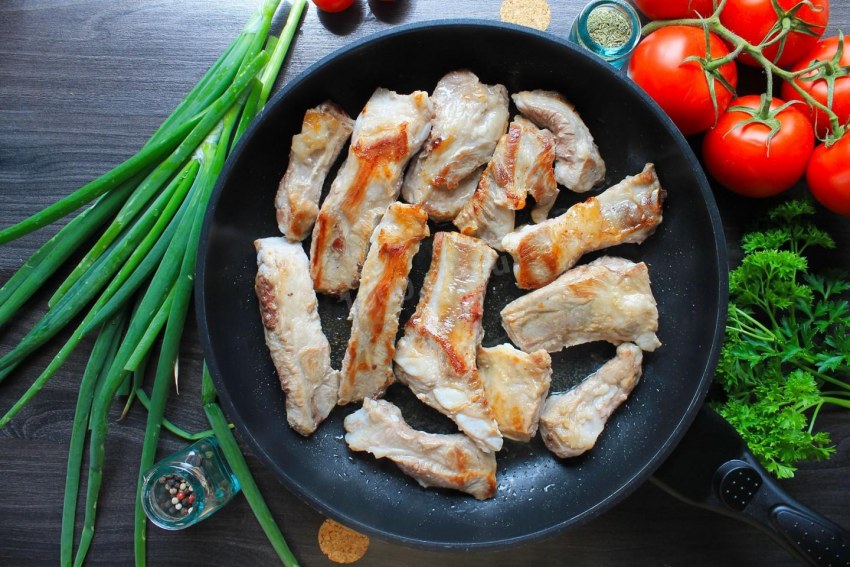 Ребра жареные с картошкой