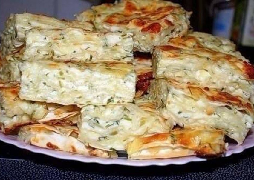Пирог из слоёного теста с бананом