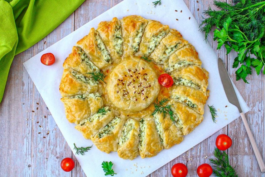 Пирог с адыгейским сыром и зеленью