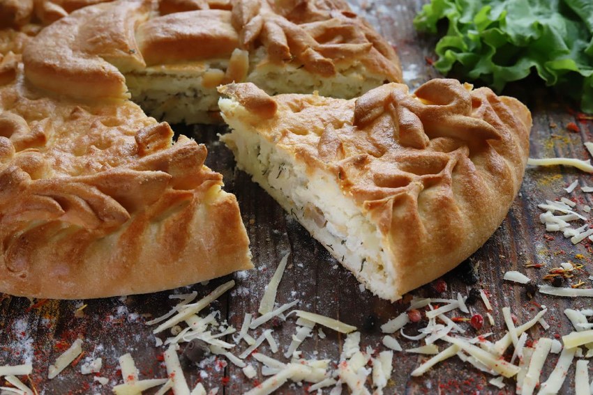 Пирог с мясом из слоеного теста