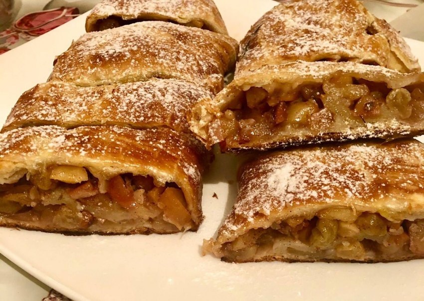 Хачапури из слоеного теста