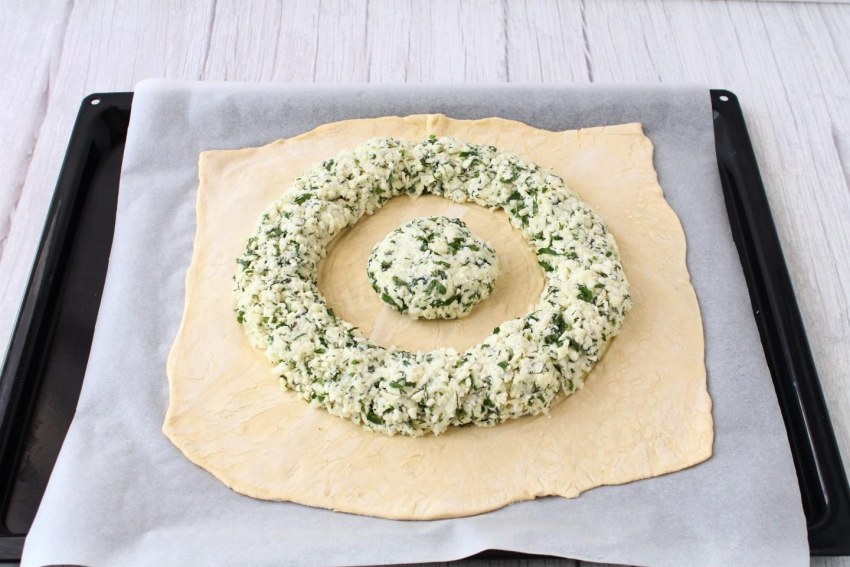 Пирог с адыгейским сыром и зеленью