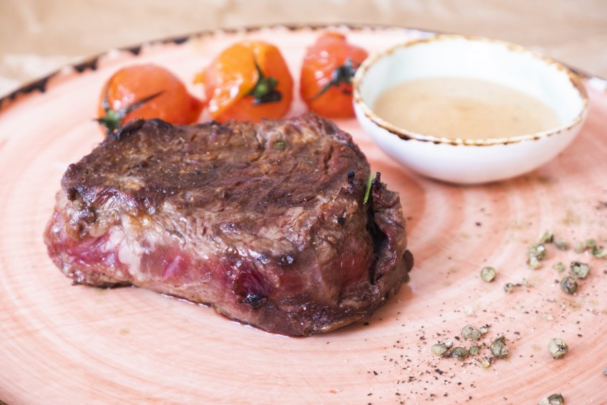Carne com molho Madeira