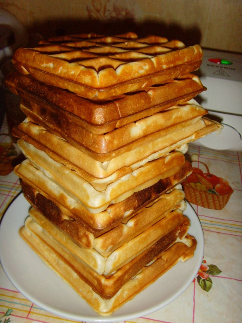 Вафли в вафельнице электрической