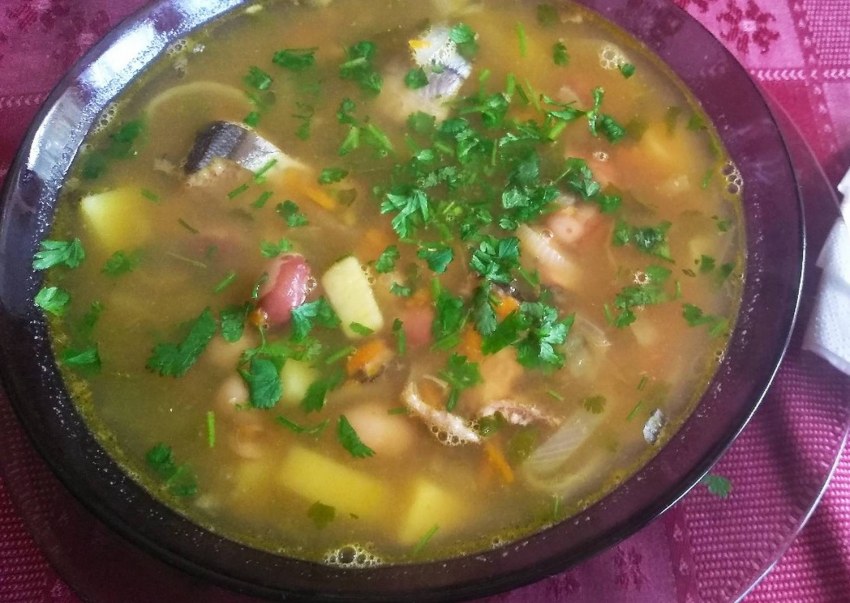 Рыбный суп с фасолью