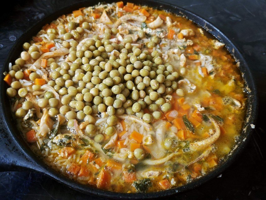 Салат с тунцом и зеленым горошком