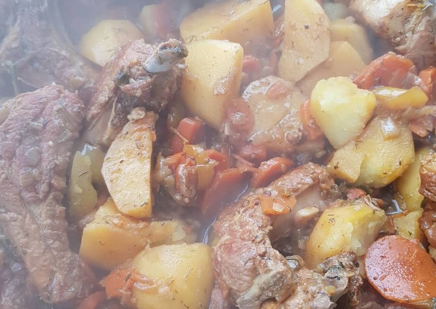 Ребра с картофелем в казане
