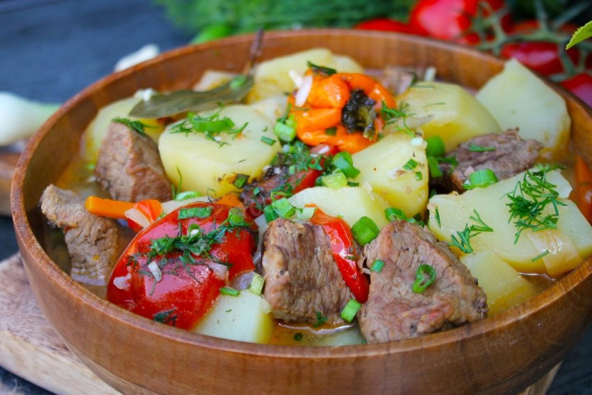 Тушёная курица в казане
