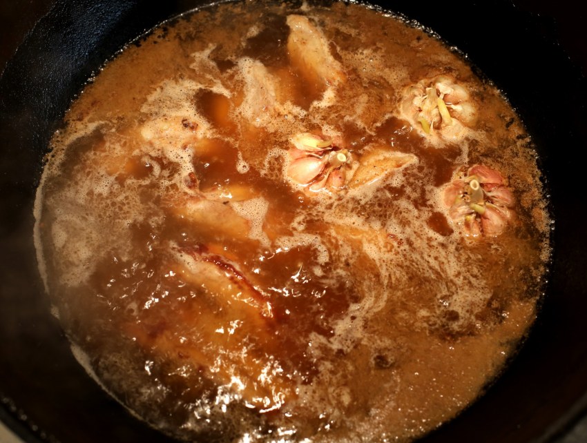 Свиные косточки тушеные с картошкой