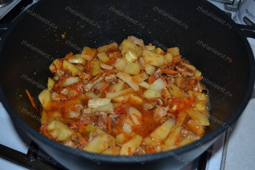 Ребра тушеные с картошкой
