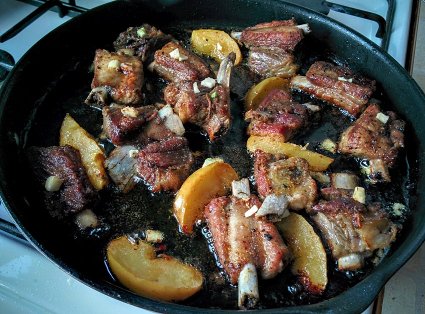 Жареные ребрышки на сковороде