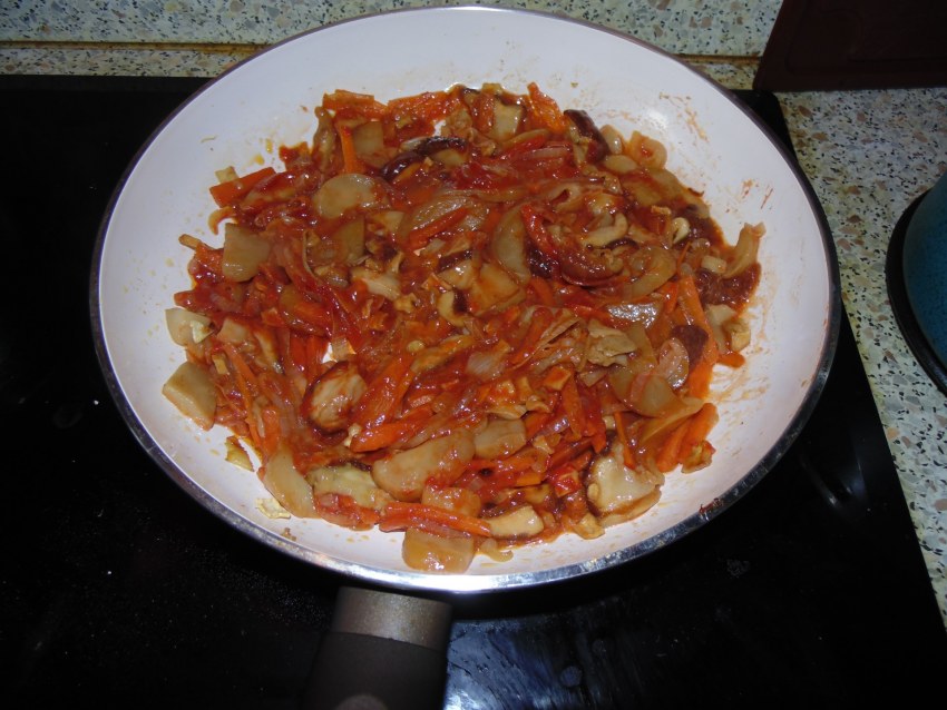 Капустная солянка с грибами