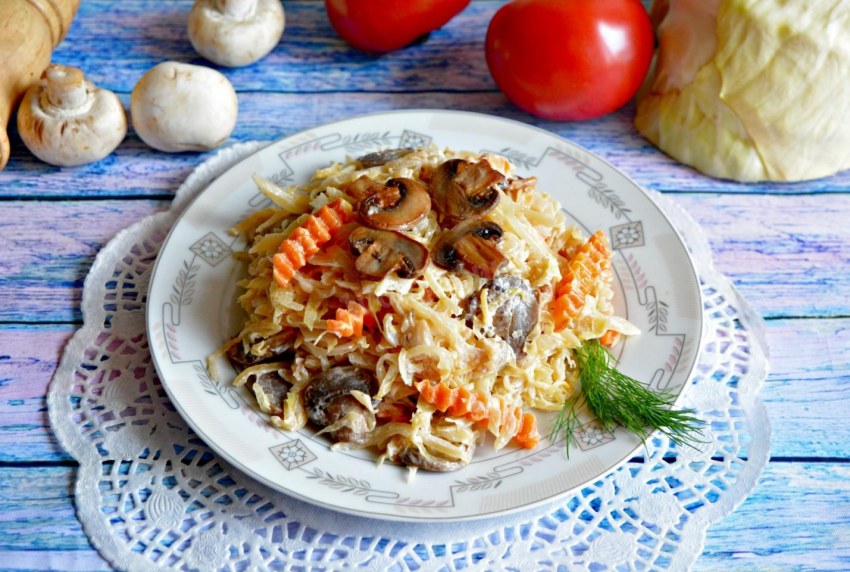 Капуста тушёная с грибами в сметане