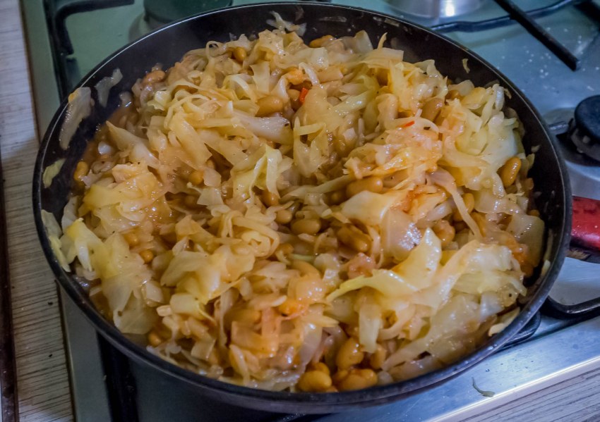 Капуста на сковороде