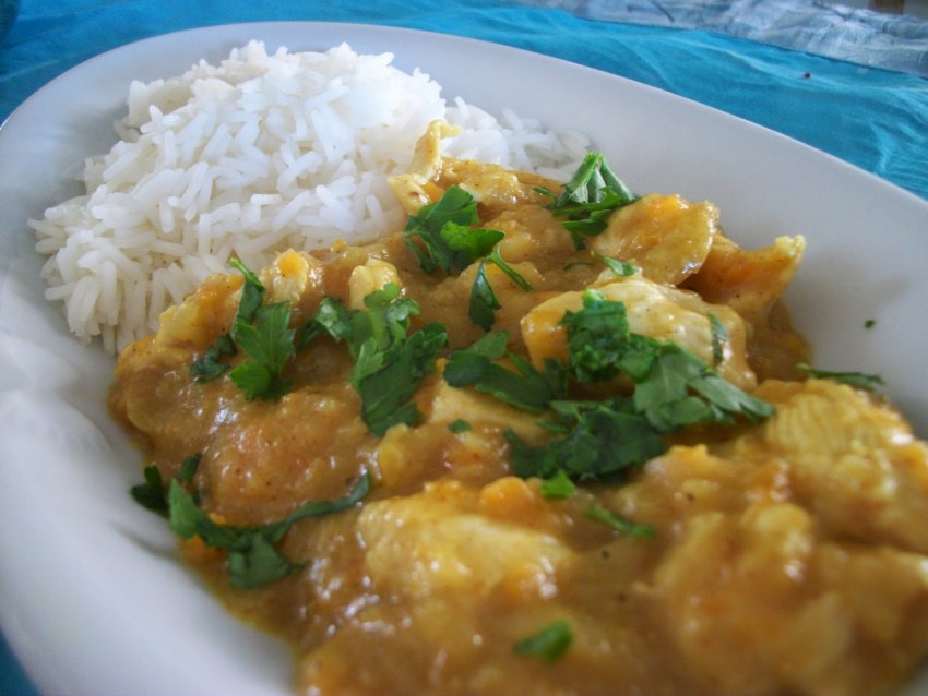 Сердечки куриные тушеные с луком и морковью
