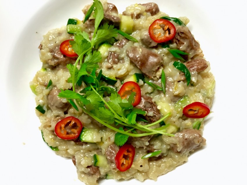 Куриные сердечки с киноа