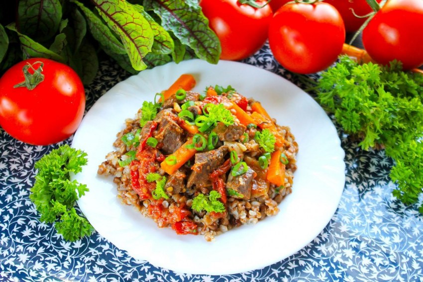 Сердечки куриные тушеные с подливкой