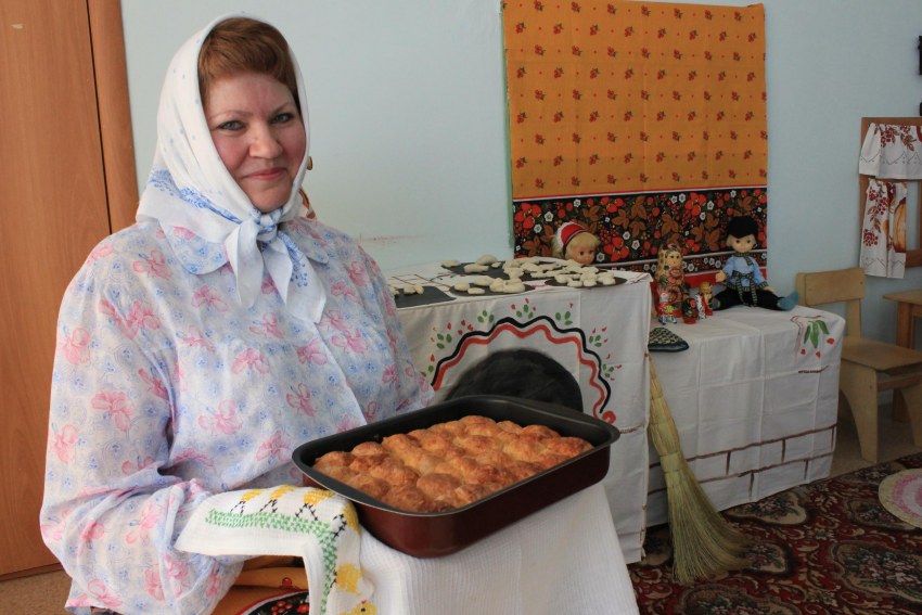 Женщина с пирогами