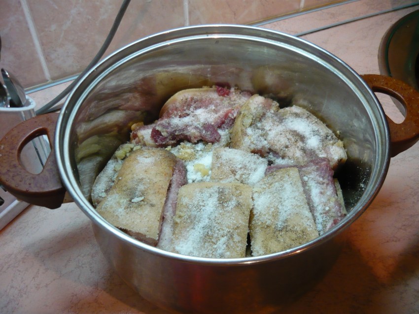 Банка с салом