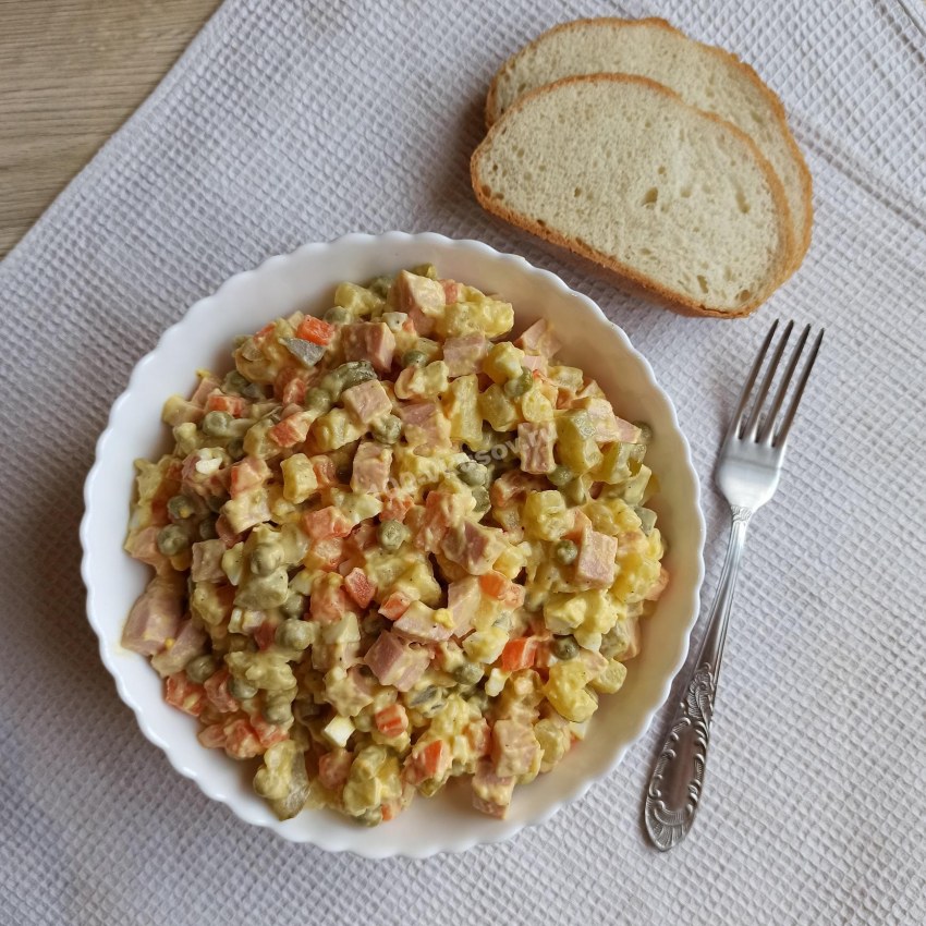 Салат Оливье с куриной грудкой