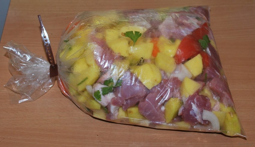 Картошка с мясом в пакете для запекания