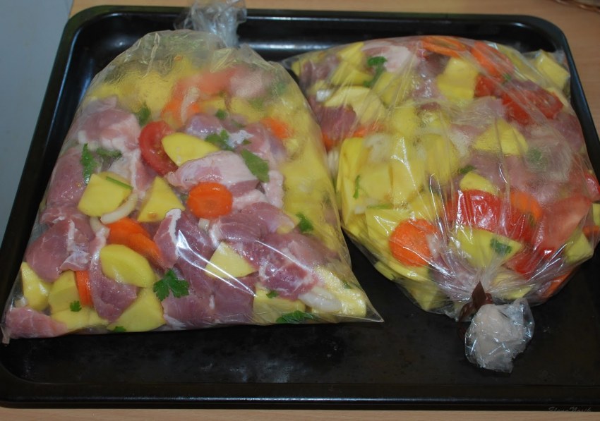 Картошка с мясом в рукаве для запекания