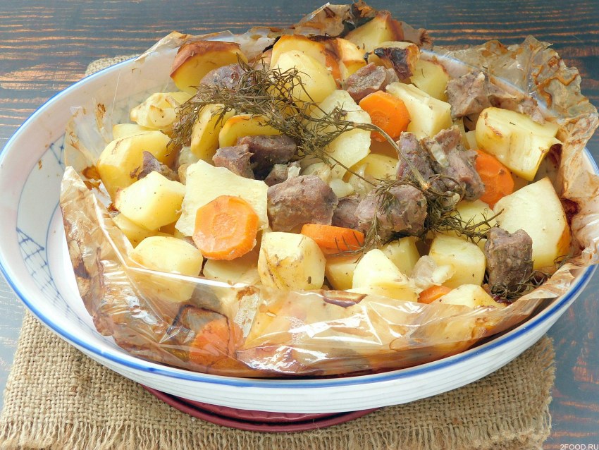 Картошка с мясом в рукаве для запекания
