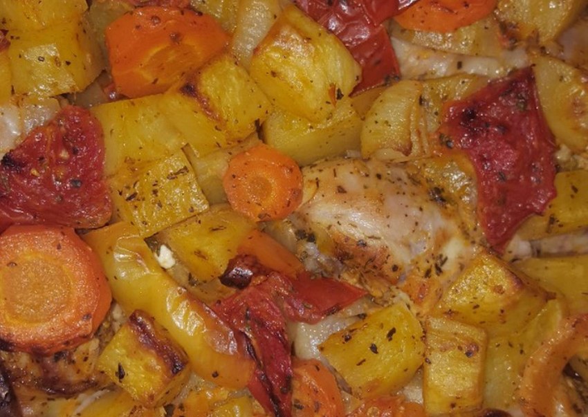 Картошка с овощами в духовке