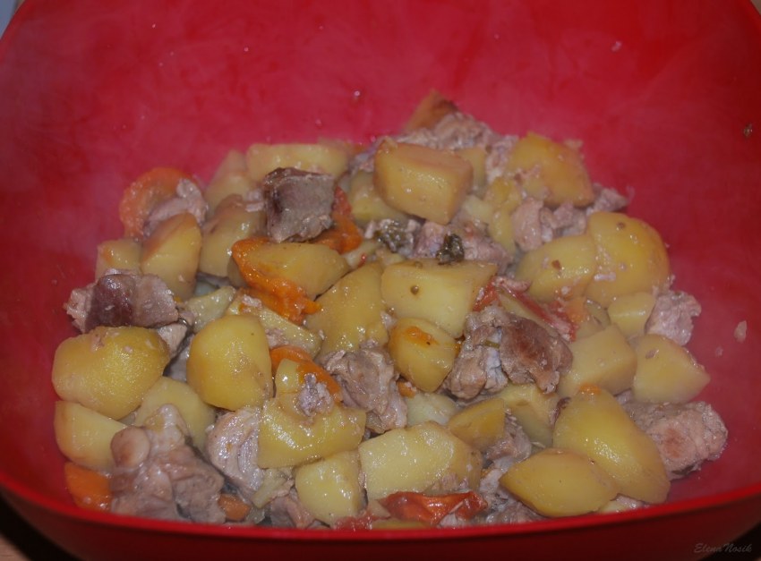 Свинина с картошкой в рукаве