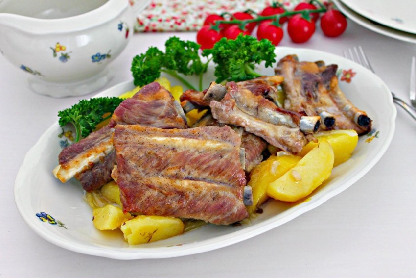Рёбрышки с картошкой