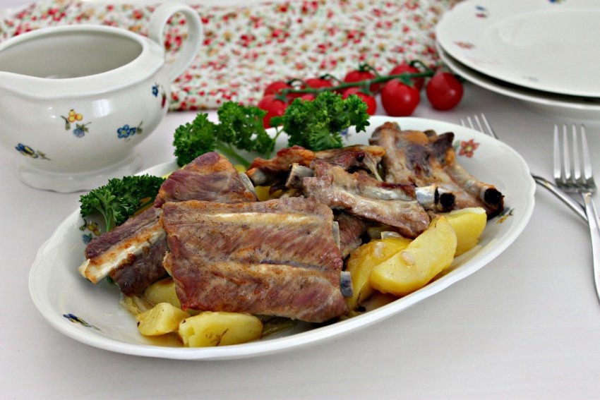 Рёбрышки с картошкой