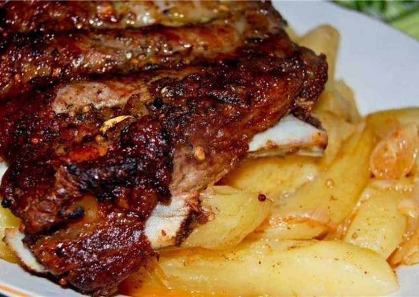 Рёбрышки с картошкой