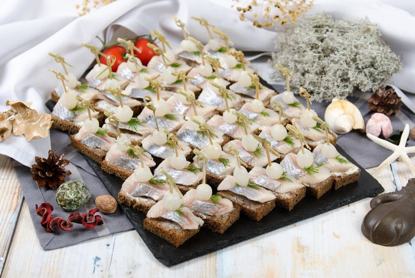 Канапе с селедкой