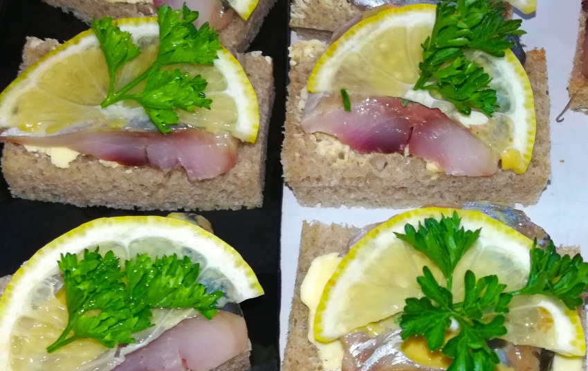 Закуски с черным хлебом