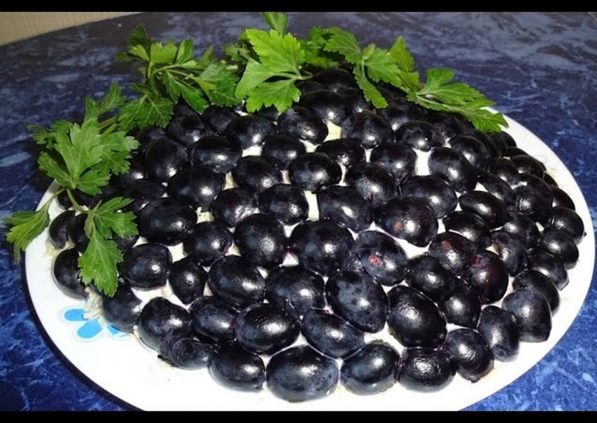 Салат гроздь винограда с курицей