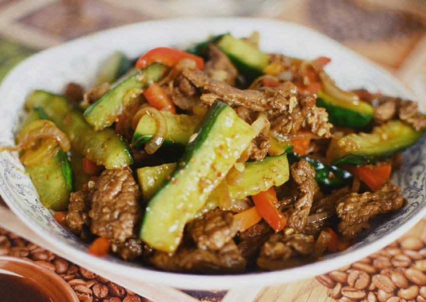 Огурцы с мясом по-корейски