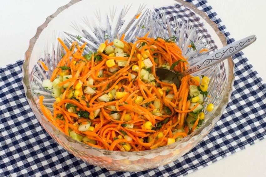 Салат с кукурузой и морковью по-корейски